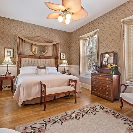 Lovelace Manor Bed And Breakfast Lancaster Exterior photo