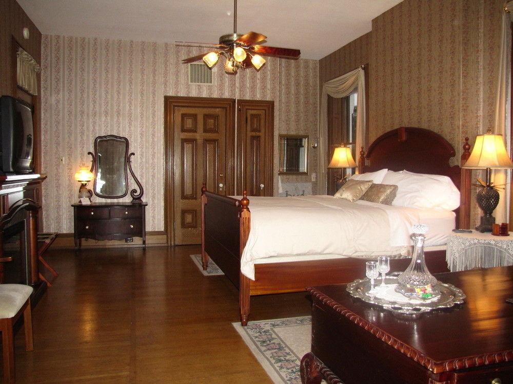 Lovelace Manor Bed And Breakfast Lancaster Exterior photo