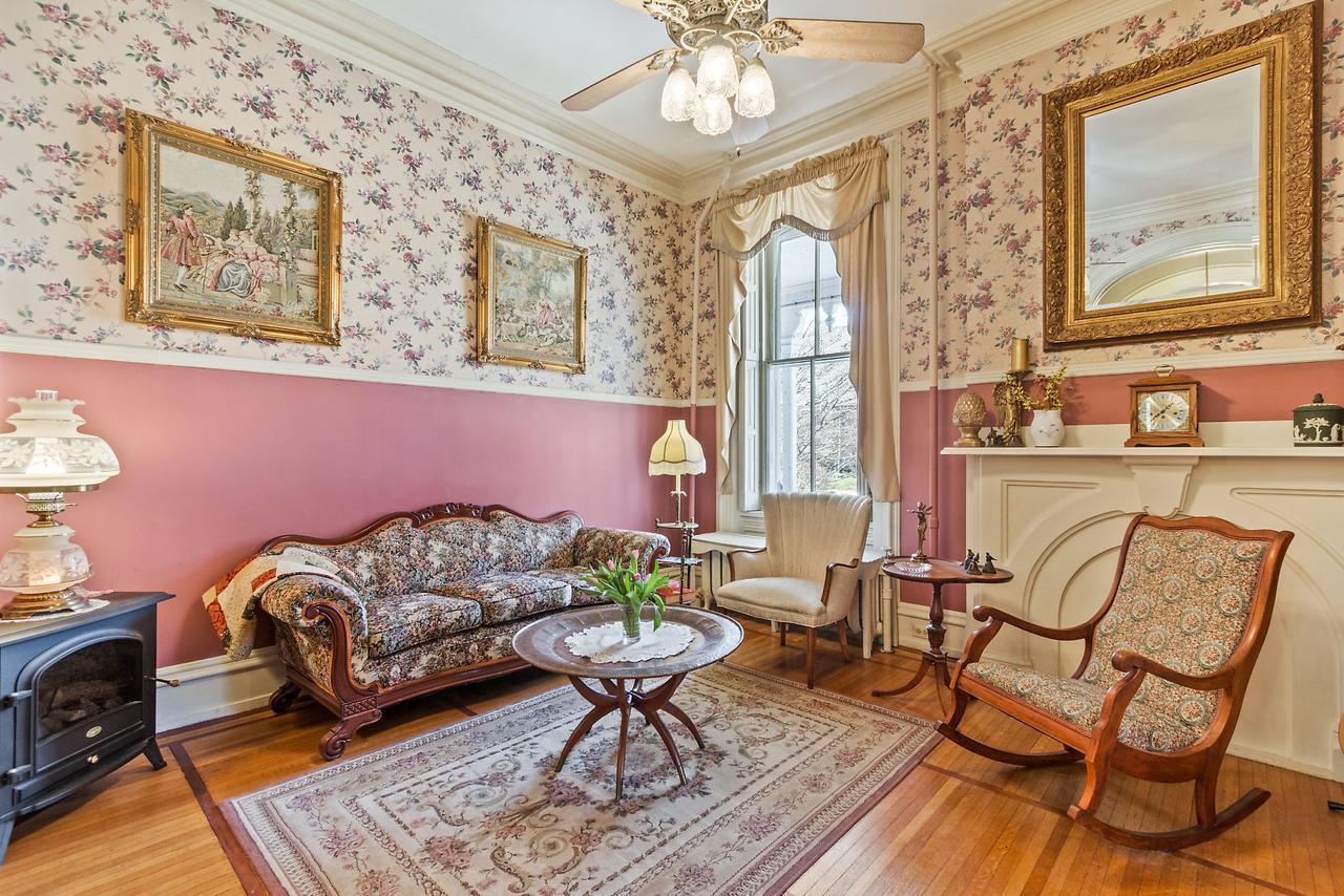 Lovelace Manor Bed And Breakfast Lancaster Exterior photo