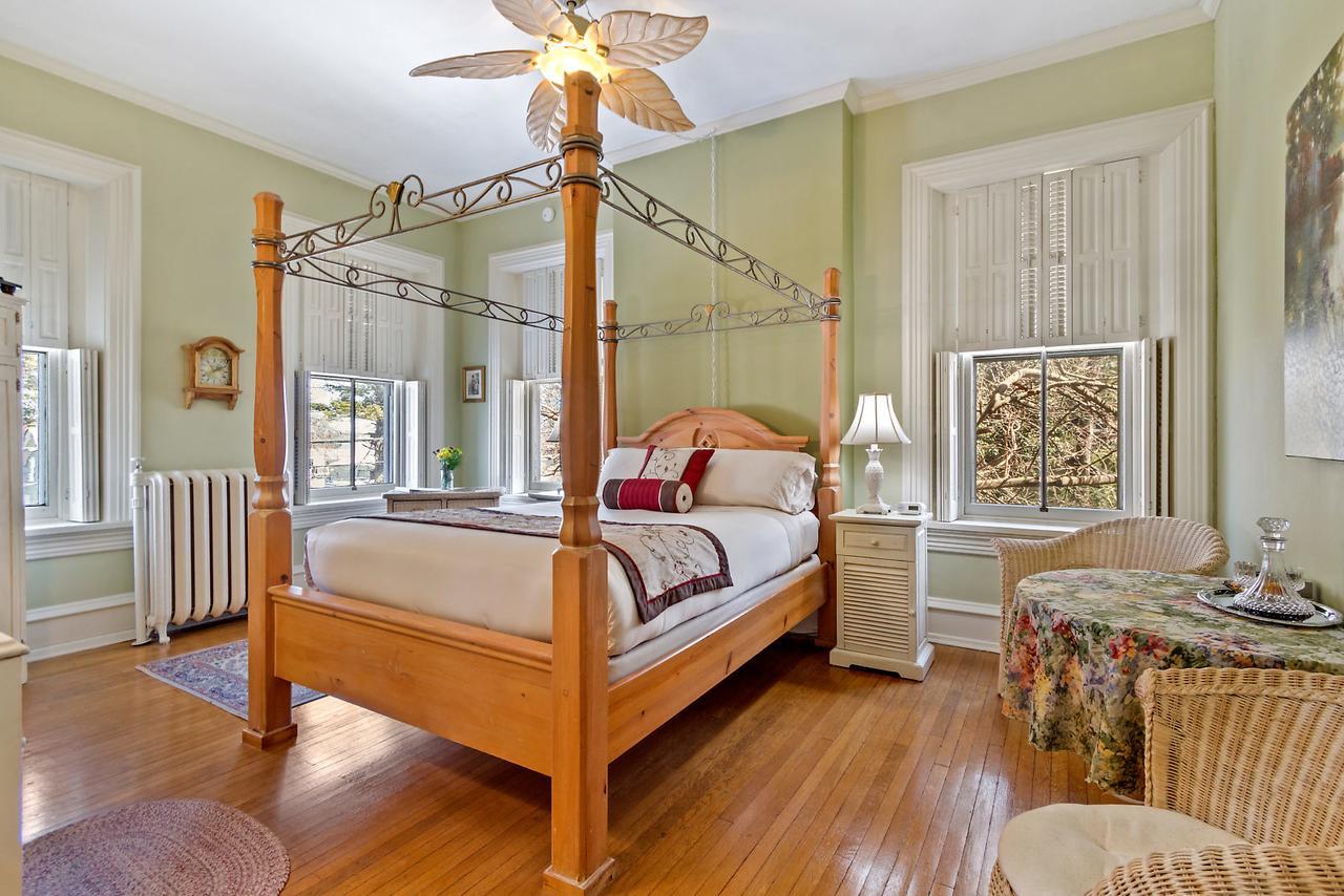 Lovelace Manor Bed And Breakfast Lancaster Exterior photo